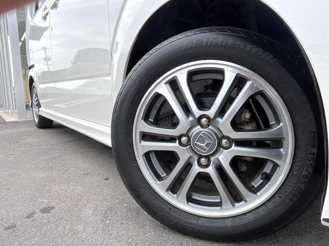 �y14�C���`�A���~�z�C�[���z�O�ςɃ}�b�`�����A���~�z�C�[���𑕒����Ă���܂��B�e��A���~�z�C�[����A�X�^�b�h���X�^�C�����戵�����Ă���܂��B���񂲑��k����������