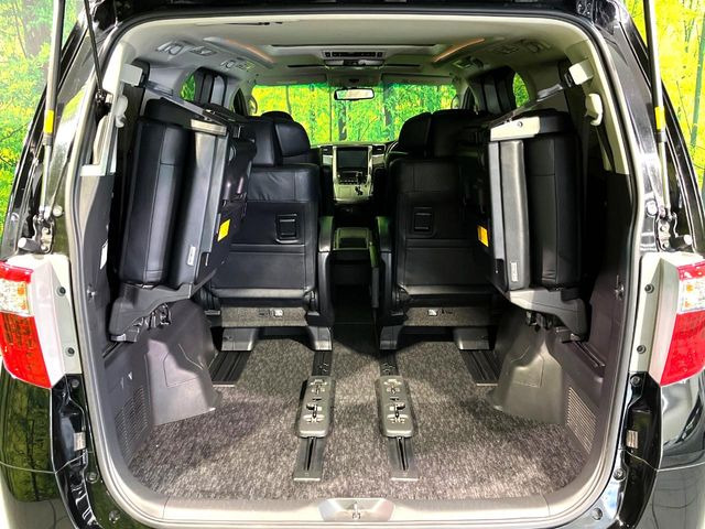 ���i�̂���������ʋ΁A���}���ɏ\���ȉ׎��X�y�[�X���m�ۂ��Ă���܂��B�Z�J���h�V�[�g��|���ƁA�傫�ȉו��̐ύڂ��\�ł���