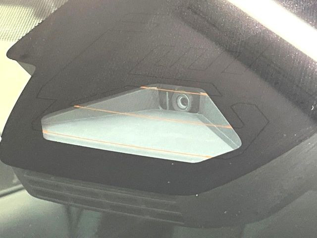 【トヨタセーフティセンス】走行中に前方の車両等を認識し、衝突しそうな時は警報とブレーキで衝突回避と被害軽減をアシスト。より安全にドライブをお楽しみいただけます。