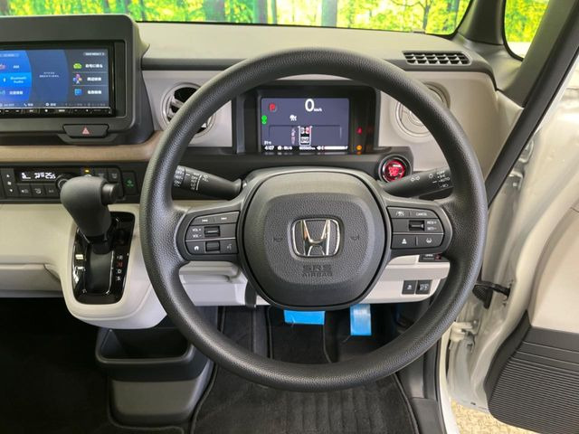 �y�z���_�Z���V���O�z���s���ɑO���̎ԗ�����F�����A�Փ˂������Ȏ��͌x��ƃu���[�L�ŏՓˉ���Ɣ�Q�y�����A�V�X�g�B�����S�Ƀh���C�u�����y���݂��������܂��B