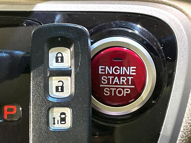 �yHonda�X�}�[�g�L�[�z�J�o����|�P�b�g�ɓ��ꂽ�܂܂ł��h�A�̎{���E�������\�ȃX�}�[�g�L�[�𑕔��B�G���W���̃I���E�I�t�����J�M�����o���K�v����������Ƃ��Ă��֗��ł���