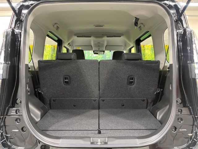 ���i�̂���������ʋ΁A���}���ɏ\���ȉ׎��X�y�[�X���m�ۂ��Ă���܂��B�Z�J���h�V�[�g��|���ƁA�傫�ȉו��̐ύڂ��\�ł���