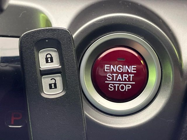 �yHonda�X�}�[�g�L�[�z�J�o����|�P�b�g�ɓ��ꂽ�܂܂ł��h�A�̎{���E�������\�ȃX�}�[�g�L�[�𑕔��B�G���W���̃I���E�I�t�����J�M�����o���K�v����������Ƃ��Ă��֗��ł���