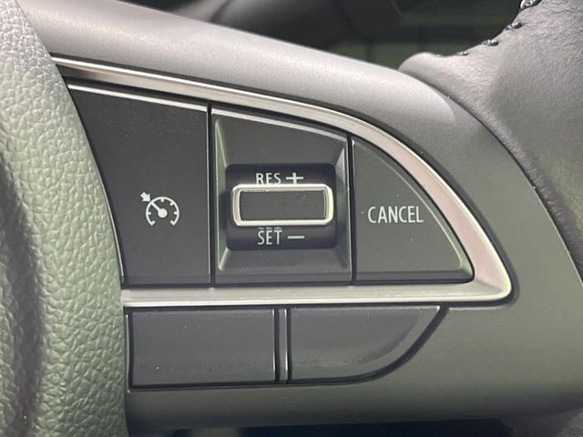 【クルーズコントロール】高速道路もラクラク走行。アクセルを離しても一定速度で走行ができ、長距離運転時の負担を軽減!加速・減速も簡単なスイッチ操作で調整できます。