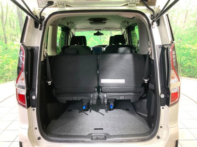 ���i�̂���������ʋ΁A���}���ɏ\���ȉ׎��X�y�[�X���m�ۂ��Ă���܂��B�Z�J���h�V�[�g��|���ƁA�傫�ȉו��̐ύڂ��\�ł���