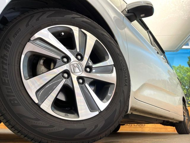 �y����15�C���`�A���~�z�C�[���z�O�ςɃ}�b�`���������A���~�z�C�[���𑕒����Ă���܂��B�e��ЊO�A���~�z�C�[����A�X�^�b�h���X�^�C�����戵�����Ă���܂��B���񂲑��k����������