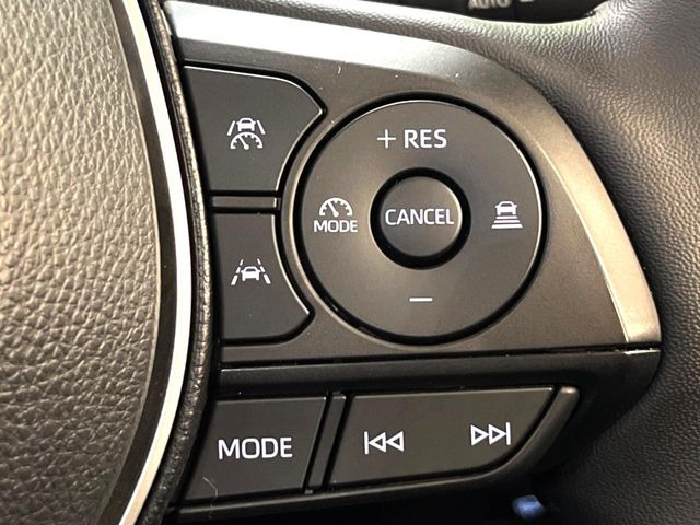 【レーダークルーズコントロール】高速道路での長距離走行が楽に!!自動で速度を保つクルーズコントロールが、衝突軽減システムと連携し、前方の車両を感知して車間を保つように速度調節してくれます!!