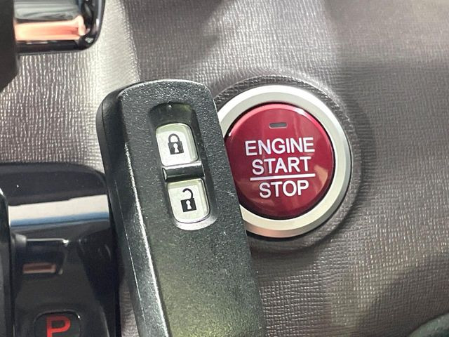 �yHonda�X�}�[�g�L�[�z�J�o����|�P�b�g�ɓ��ꂽ�܂܂ł��h�A�̎{���E�������\�ȃX�}�[�g�L�[�𑕔��B�G���W���̃I���E�I�t�����J�M�����o���K�v����������Ƃ��Ă��֗��ł���