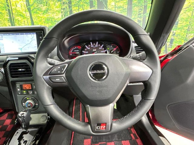 �y�����v�����X�e�A�����O�z�㎿�Ȋv���g�p���邱�ƂŁA��ɂ����������݂ƂĂ��^�]���₷���n���h���ł���