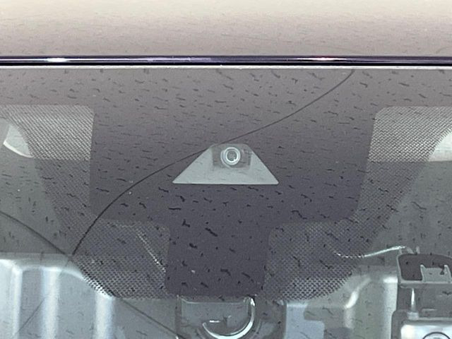 �y�G�}�[�W�F���V�[�u���[�L�z���s���ɑO���̎ԗ�����F�����A�Փ˂������Ȏ��͌x��ƃu���[�L�ŏՓˉ���Ɣ�Q�y�����A�V�X�g�B�����S�Ƀh���C�u�����y���݂��������܂��B