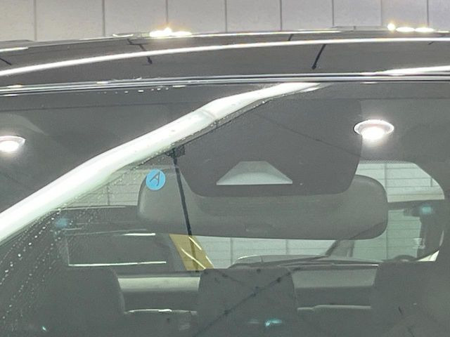 【トヨタセーフティセンス】走行中に前方の車両等を認識し、衝突しそうな時は警報とブレーキで衝突回避と被害軽減をアシスト。より安全にドライブをお楽しみいただけます。