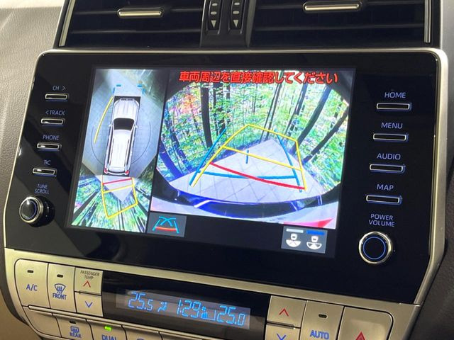 【パノラミックビューモニター】専用のカメラにより、上から見下ろしたような視点で360度クルマの周囲を確認することができます☆死角部分も確認しやすく、狭い場所での切り返しや駐車もスムーズに行えます。