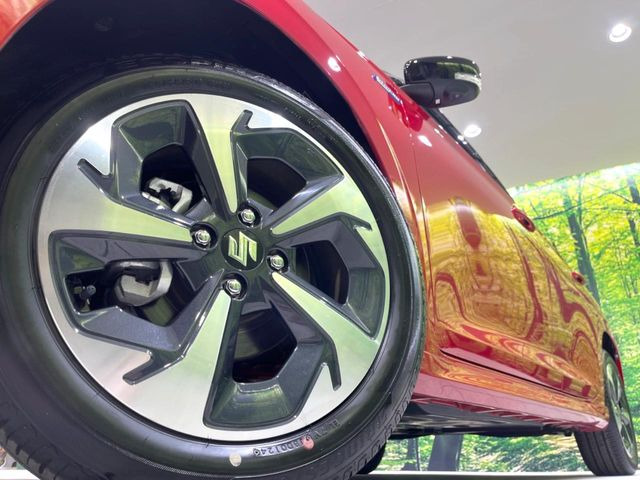 �y����16�C���`�A���~�z�C�[���z�O�ςɃ}�b�`���������A���~�z�C�[���𑕒����Ă���܂��B�e��ЊO�A���~�z�C�[����A�X�^�b�h���X�^�C�����戵�����Ă���܂��B���񂲑��k����������