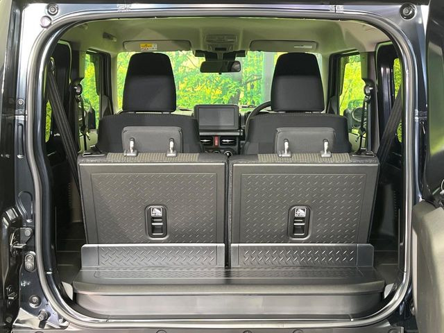 ���i�̂���������ʋ΁A���}���ɏ\���ȉ׎��X�y�[�X���m�ۂ��Ă���܂��B�Z�J���h�V�[�g��|���ƁA�傫�ȉו��̐ύڂ��\�ł���