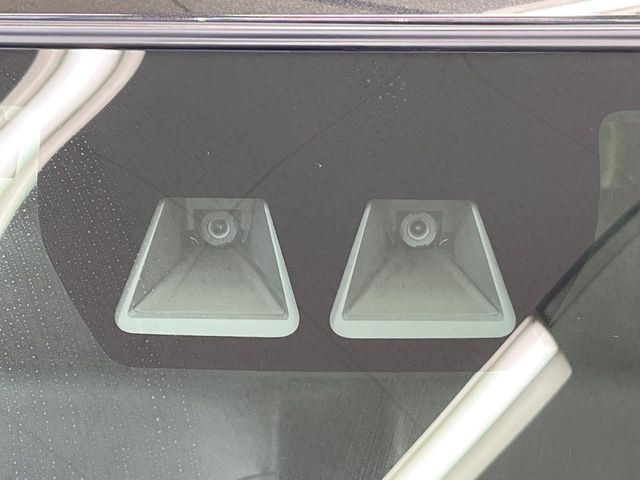 �y�X�}�[�g�A�V�X�g�z���s���ɑO���̎ԗ�����F�����A�Փ˂������Ȏ��͌x��ƃu���[�L�ŏՓˉ���Ɣ�Q�y�����A�V�X�g�B�����S�Ƀh���C�u�����y���݂��������܂��B