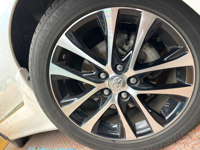 �y����18�C���`�A���~�z�C�[���z�O�ςɃ}�b�`���������A���~�z�C�[���𑕒����Ă���܂��B�e��ЊO�A���~�z�C�[����A�X�^�b�h���X�^�C�����戵�����Ă���܂��B���񂲑��k����������