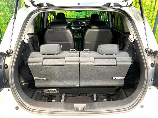 ���i�̂���������ʋ΁A���}���ɏ\���ȉ׎��X�y�[�X���m�ۂ��Ă���܂��B�Z�J���h�V�[�g��|���ƁA�傫�ȉו��̐ύڂ��\�ł���