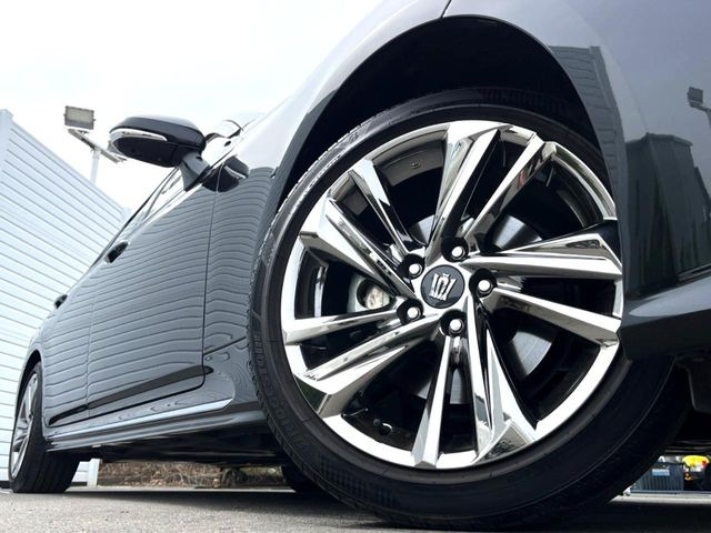 �y�����I�v�V����18�C���`�A���~�z�C�[���z�����I�v�V�����z�C�[���𑕒��B���s���\�̌���ɉ����A�O�ς����X�^�C���b�V���ɂȂ��Ă��܂��B