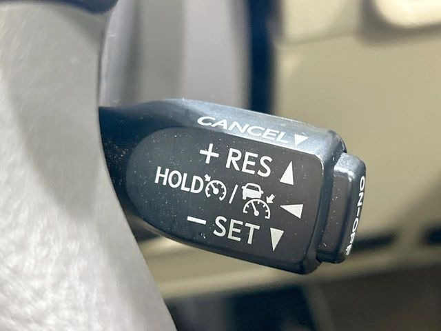 【レーダークルーズコントロール】高速道路での長距離走行が楽に!!自動で速度を保つクルーズコントロールが、衝突軽減システムと連携し、前方の車両を感知して車間を保つように速度調節してくれます!!