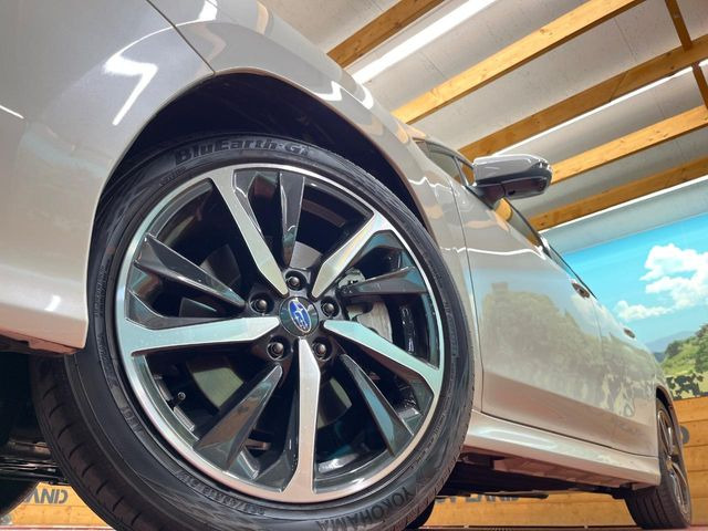 �y����18�C���`�A���~�z�C�[���z�O�ςɃ}�b�`���������A���~�z�C�[���𑕒����Ă���܂��B�e��ЊO�A���~�z�C�[����A�X�^�b�h���X�^�C�����戵�����Ă���܂��B���񂲑��k����������