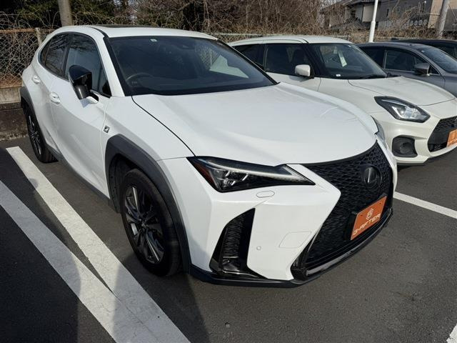 UX（レクサス）200 Fスポーツ　禁煙車 ムーンルーフ 黒革シート 中古車画像