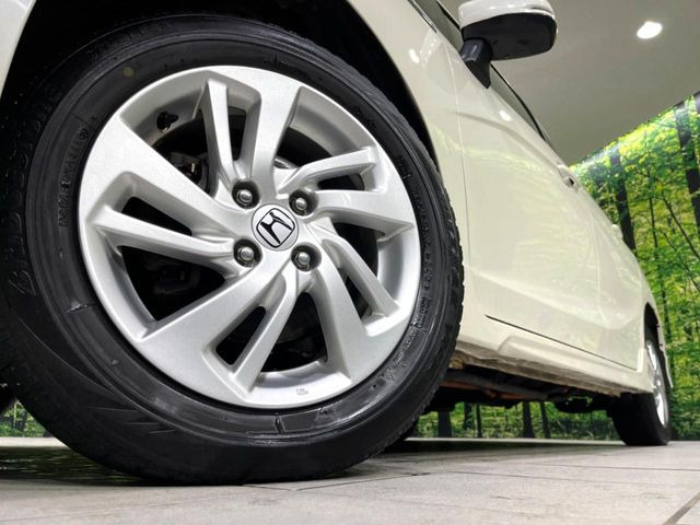 �y����15�C���`�A���~�z�C�[���z�O�ςɃ}�b�`���������A���~�z�C�[���𑕒����Ă���܂��B�e��ЊO�A���~�z�C�[����A�X�^�b�h���X�^�C�����戵�����Ă���܂��B���񂲑��k����������