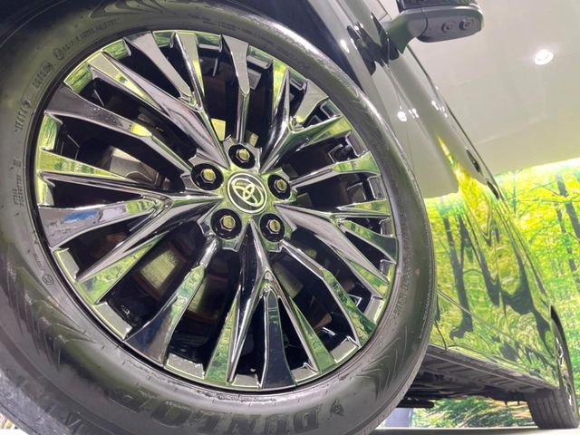 【純正○○インチアルミホイール】外観にマッチした純正アルミホイールを装着しております。各種社外アルミホイールや、スタッドレスタイヤも取扱いしております。是非ご相談ください♪