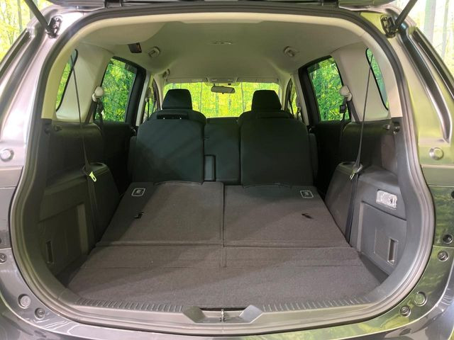 ���i�̂���������ʋ΁A���}���ɏ\���ȉ׎��X�y�[�X���m�ۂ��Ă���܂��B�Z�J���h�V�[�g��|���ƁA�傫�ȉו��̐ύڂ��\�ł���