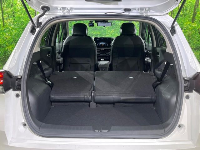 ���i�̂���������ʋ΁A���}���ɏ\���ȉ׎��X�y�[�X���m�ۂ��Ă���܂��B�Z�J���h�V�[�g��|���ƁA�傫�ȉו��̐ύڂ��\�ł���