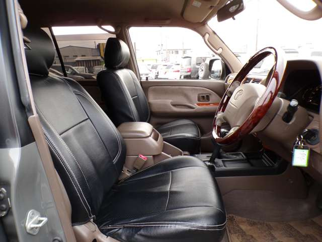 �N���J��SUV�̂ق��ɂ��A���t�@�[�h�E�G���O�����h�E�Z���i�E�X�e�b�v���S���E���H�N�V�[�E���F���t�@�C�A�E�I�f�b�Z�C�E�A���Ԃ��|���V�F�J�C�G�� �~�j�N���X�I�[�o�[�I�[��4 �L���v�e�B�o���݌ɂ��Ă���܂�