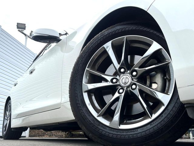 �y17�C���`�A���~�z�C�[���z�O�ςɃ}�b�`�����A���~�z�C�[���𑕒����Ă���܂��B�e��A���~�z�C�[����A�X�^�b�h���X�^�C�����戵�����Ă���܂��B���񂲑��k����������