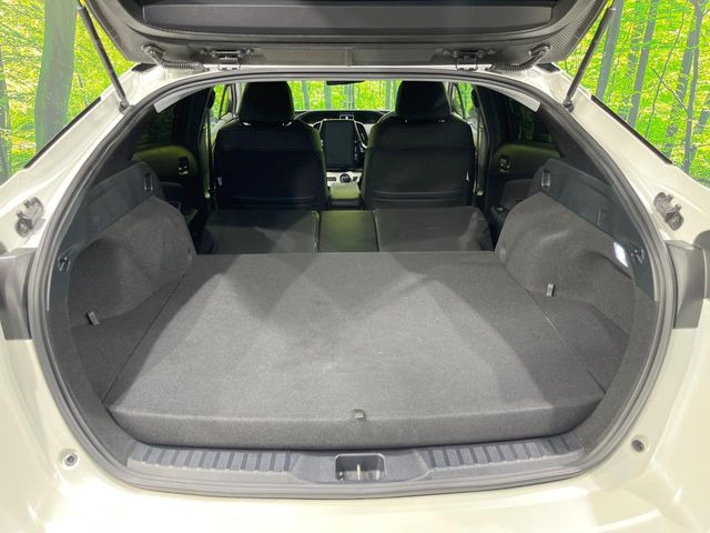 普段のお買い物や通勤、送迎等に十分な荷室スペースを確保しております。セカンドシートを倒すと、大きな荷物の積載も可能です♪