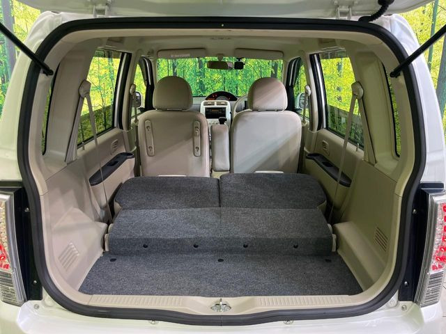 ���i�̂���������ʋ΁A���}���ɏ\���ȉ׎��X�y�[�X���m�ۂ��Ă���܂��B�Z�J���h�V�[�g��|���ƁA�傫�ȉו��̐ύڂ��\�ł���