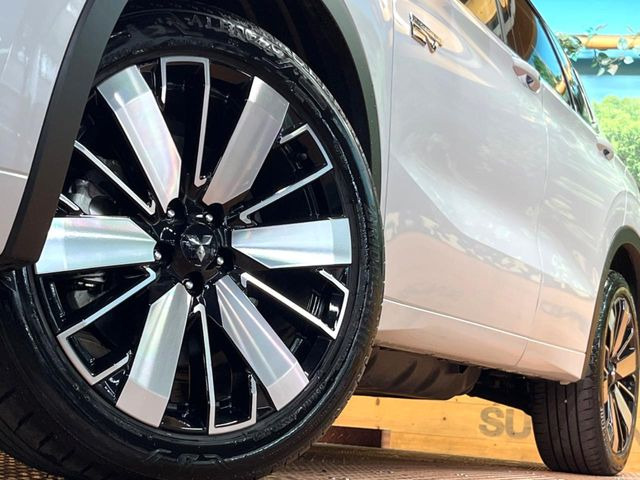 �y����20�C���`�A���~�z�C�[���z�O�ςɃ}�b�`���������A���~�z�C�[���𑕒����Ă���܂��B�e��ЊO�A���~�z�C�[����A�X�^�b�h���X�^�C�����戵�����Ă���܂��B���񂲑��k����������