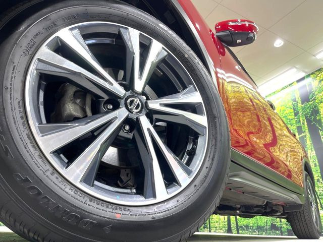 �y����18�C���`�A���~�z�C�[���z�O�ςɃ}�b�`���������A���~�z�C�[���𑕒����Ă���܂��B�e��ЊO�A���~�z�C�[����A�X�^�b�h���X�^�C�����戵�����Ă���܂��B���񂲑��k����������