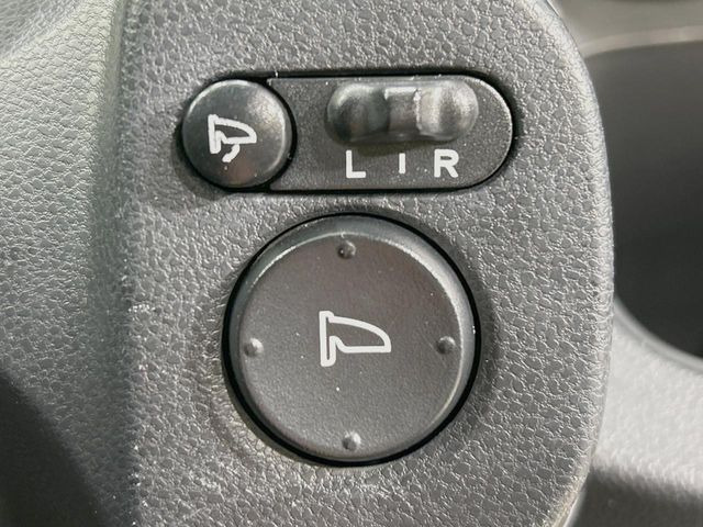 �y�d���i�[�~���[�z�T�C�h�~���[�͓d���i�[���ƂȂ��Ă���A�������ԏ�ł��L�Y�������X�N��}�����܂��B