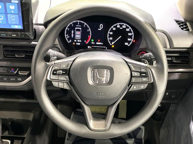 【ステアリングスイッチ】運転中、前方から目線をそらすことなく、オーディオ等の操作が可能な便利機能!安心&快適なドライブを演出してくれます♪