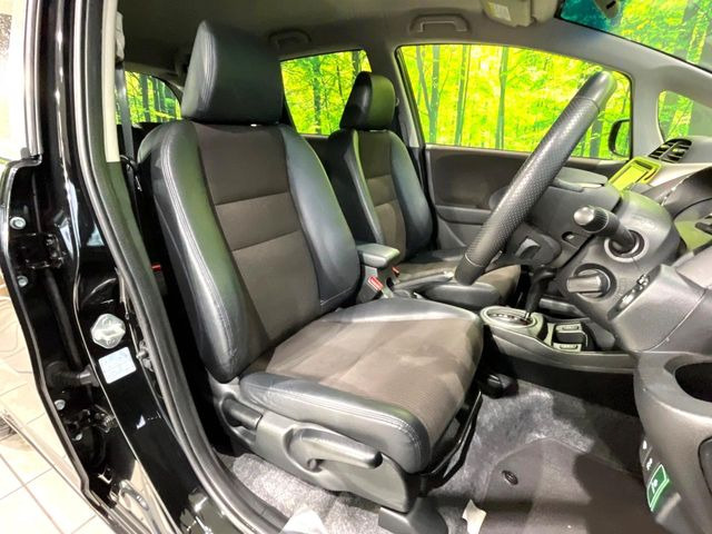 �y�n�[�t���U�[�V�[�g�z�������ƍ���S�n�𗼗������l�C�̃V�[�g���w�ʁE���ʂ̃t�@�u���b�N�f�ނ́A�ʋC���̗ǂ��⊊��ɂ����ɗD��Ă��܂��B�C���╞���ɍ��E���ꂸ���K�ɂ���肢�������܂��B