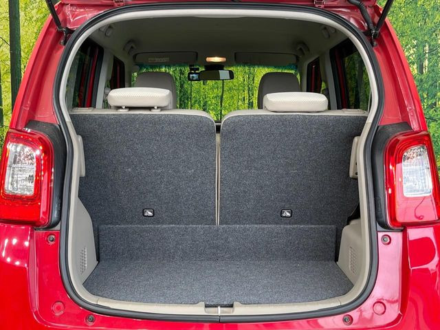 ���i�̂���������ʋ΁A���}���ɏ\���ȉ׎��X�y�[�X���m�ۂ��Ă���܂��B�Z�J���h�V�[�g��|���ƁA�傫�ȉו��̐ύڂ��\�ł���