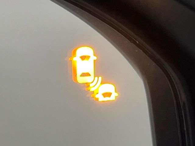 �y�u���C���h�X�|�b�g�C���t�H���[�V�����z���s���A�h�A�~���[�̎��p�ɂȂ�₷���ӏ��Ɍ㑱�Ԃ��ڋ߂���ƃT�C�h�~���[�t�߂Ɍx����\���A�h���C�o�[�ɒ��ӊ��N�����Ă���܂��B