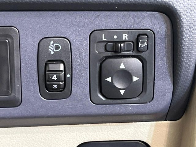 �y�d���i�[�~���[�z�T�C�h�~���[�͓d���i�[���ƂȂ��Ă���A�������ԏ�ł��L�Y�������X�N��}�����܂��B