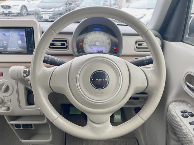 �y�����v�����X�e�A�����O�z�㎿�Ȋv���g�p���邱�ƂŁA��ɂ����������݂ƂĂ��^�]���₷���n���h���ł���