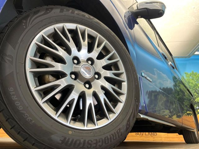 �y����16�C���`�A���~�z�C�[���z�O�ςɃ}�b�`���������A���~�z�C�[���𑕒����Ă���܂��B�e��ЊO�A���~�z�C�[����A�X�^�b�h���X�^�C�����戵�����Ă���܂��B���񂲑��k������