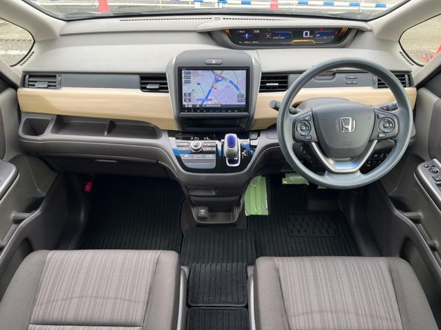 フリードハイブリッド