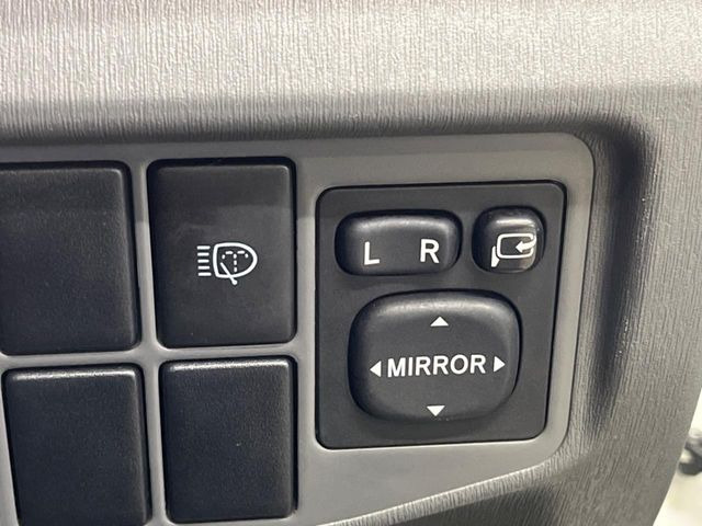 �y�d���i�[�~���[�z�T�C�h�~���[�͓d���i�[���ƂȂ��Ă���A�������ԏ�ł��L�Y�������X�N��}�����܂��B