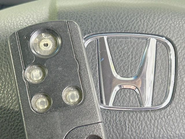 �yHonda�X�}�[�g�L�[�z�J�o����|�P�b�g�ɓ��ꂽ�܂܂ł��h�A�̎{���E�������\�ȃX�}�[�g�L�[�𑕔��B�G���W���̃I���E�I�t�����J�M�����o���K�v����������Ƃ��Ă��֗��ł���