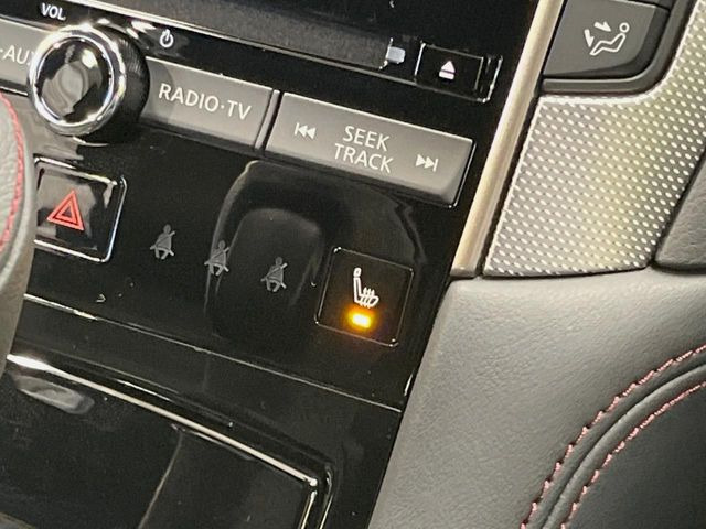 【シートヒーター】寒い日に重宝するシートヒーター!エアコンより早く温まってくれるので寒がりの人も安心ですね♪エアコンの温風は乾燥するから苦手、という方にもをおすすめです。