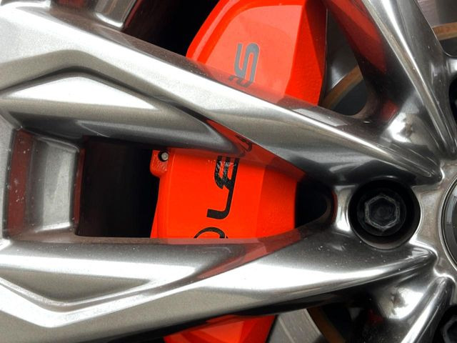 【LUXUSオレンジキャリパー】ハイパワー車両には強力なブレーキが必須!色鮮やかなキャリパーがスポーティな印象を引き立てます♪