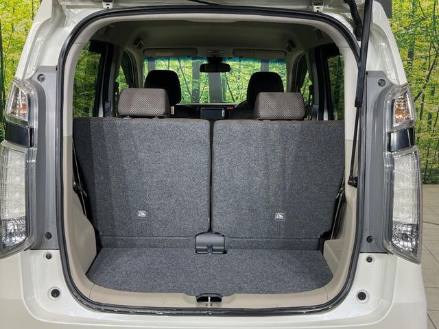 ���i�̂���������ʋ΁A���}���ɏ\���ȉ׎��X�y�[�X���m�ۂ��Ă���܂��B�Z�J���h�V�[�g��|���ƁA�傫�ȉו��̐ύڂ��\�ł���