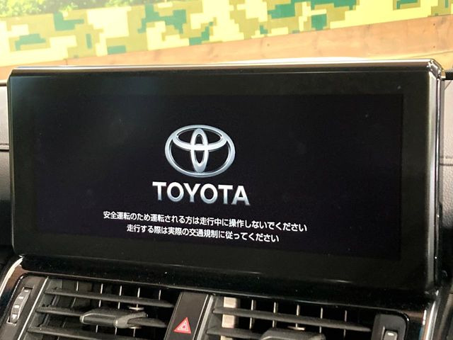 【12.3インチワイドナビ】高級感とインパクトのある大型ワイドナビを装備。各種オーディオ操作はもちろん、横長ワイド画面でのマップ2分割表示など、利便性も高いナビです♪